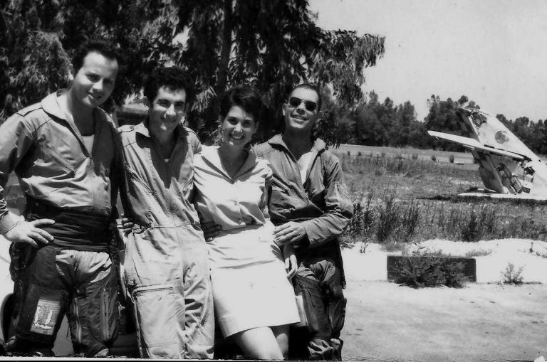 יצחק ניר אשר שניר אברמיק שלמון שרה בן נון טייסת119 1969
